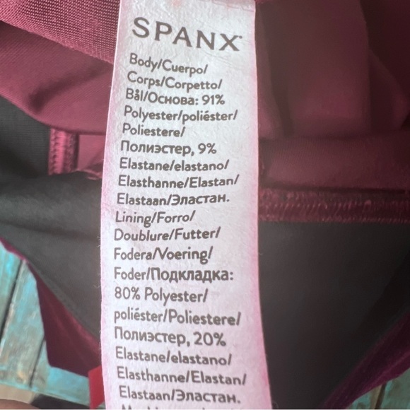 Spanx Red Velvet Leggings Size Medium - Picture 10 of 10